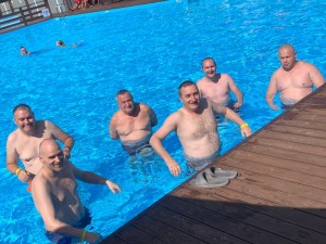 Mieszkańcy w basenie