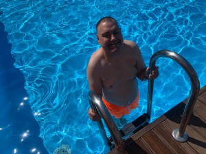 Mieszkaniec w basenie