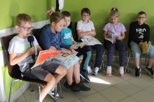 Uczniowie ze szkoły podstawowej