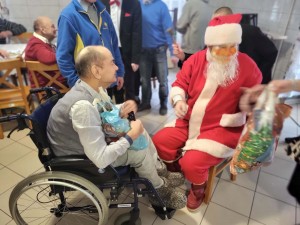 Wręczanie prezentów prze Św. Mikołaja