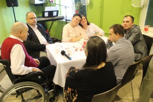 Uczestnicy spotkania walentynkowego