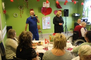 Uczestnicy spotkania walentynkowego