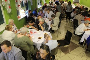 Uczestnicy spotkania walentynkowego